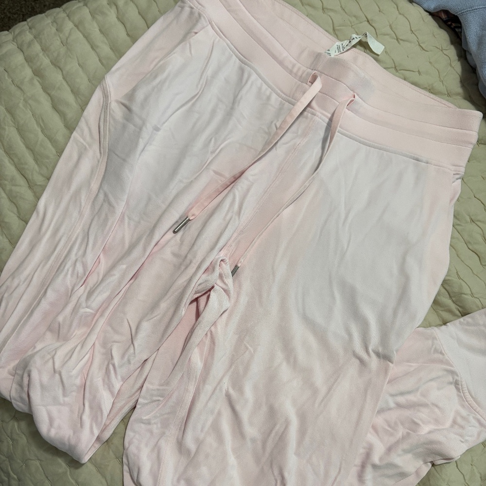 Baby pink lululemon joggers size 8. Soooo soft